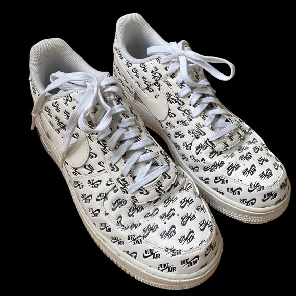 Nike Air Force 1 Low All Over Logo Shoe - Picture 2 of 7